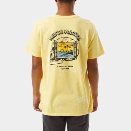 Camiseta Katin USA amarilla con un cranio dibujado