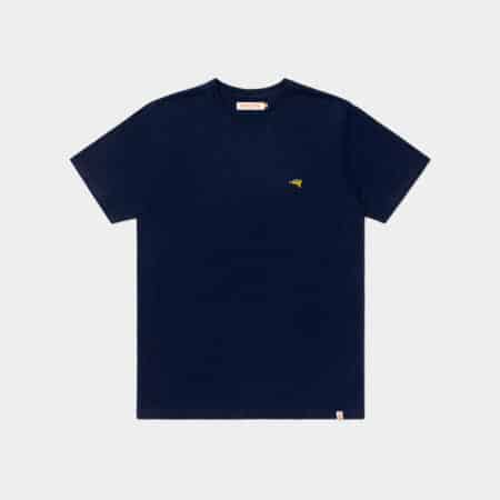 Revolution Soa navy es la camiseta azul del bordado de la figura que sale del bolsillo