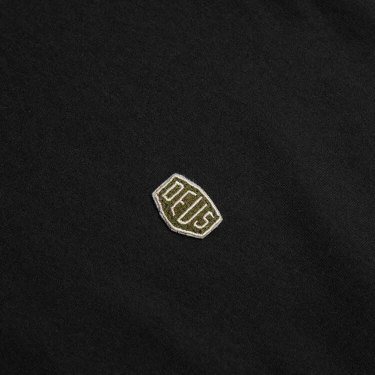 Camiseta Deus Ex Machina Shield standard black