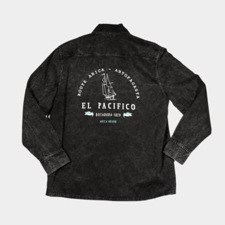 Arica Brand Pacífico en color negro de la chaqueta