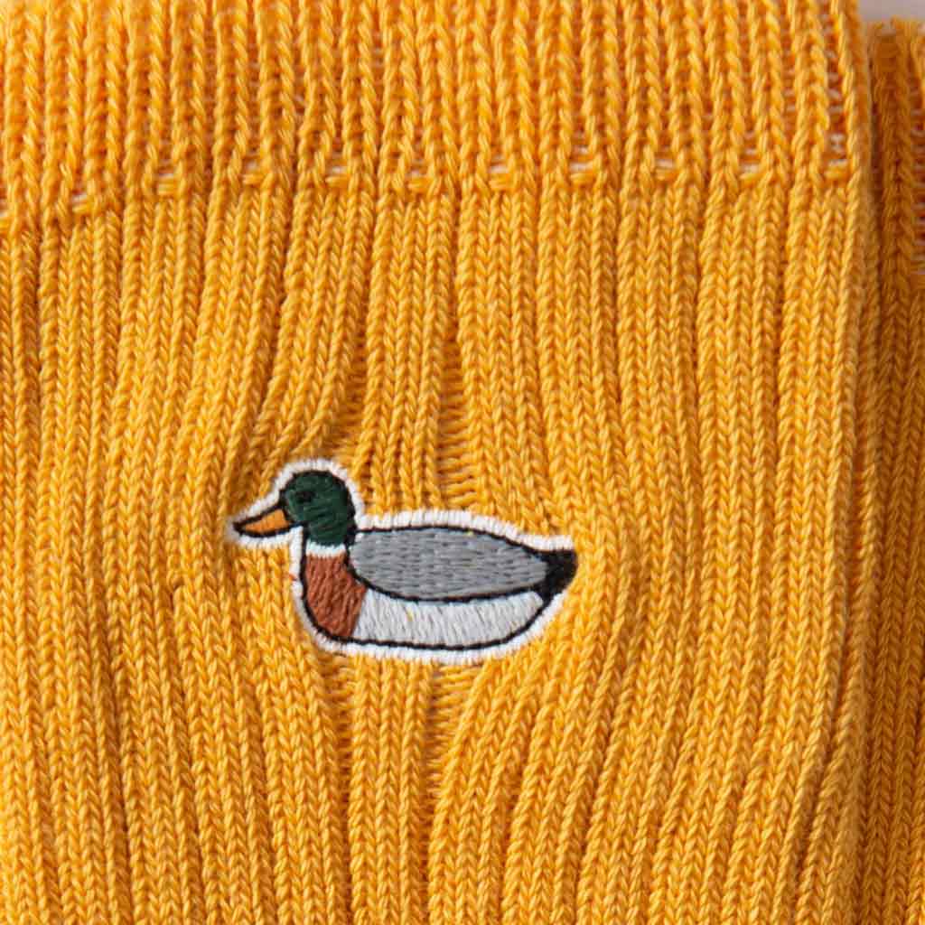 Calcetines Duck plain de color mostaza de Edmmond Studios
