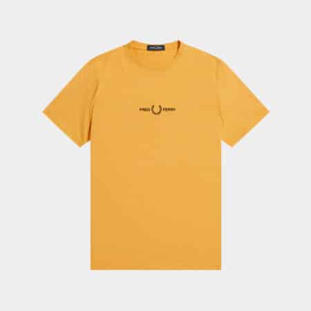 Fred Perry en color amarillo de la camiseta