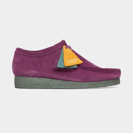 Wallabee purple con la suela verdosa de tus zapatos Clarks
